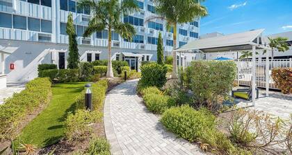Landing | Chic 2BD, Yoga Studio, Clubhouse