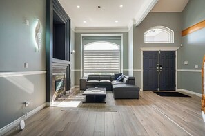 Smart TV - fabulous house in fabulous Surrey with AC (Surrey)