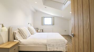 4 bedrooms, individually decorated, individually furnished, free WiFi