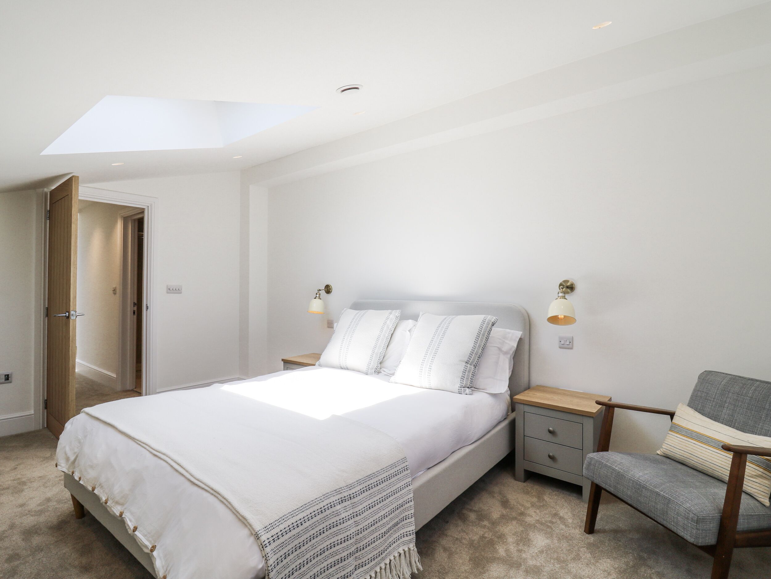 4 bedrooms, individually decorated, individually furnished, free WiFi