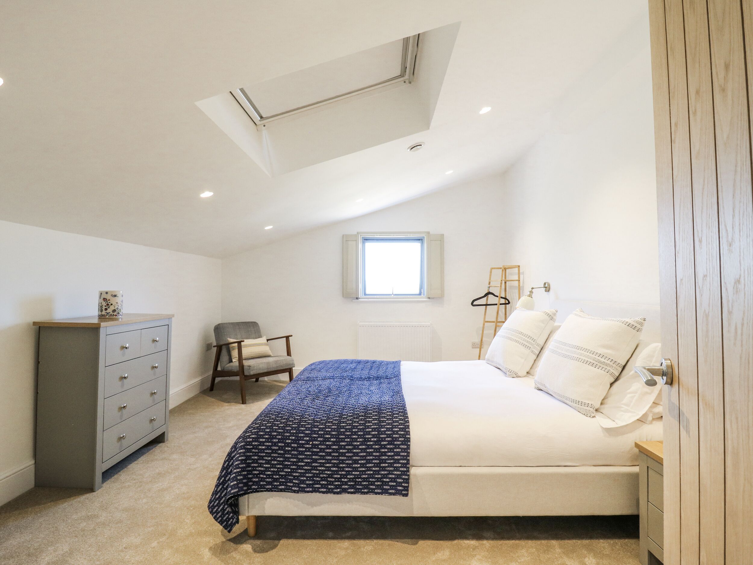 4 bedrooms, individually decorated, individually furnished, free WiFi