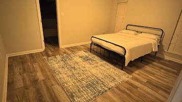 3 slaapkamers, een strijkplank/strijkijzer, gratis wifi, beddengoed