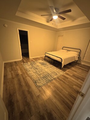 3 habitaciones, tabla de planchar con plancha y wifi gratis 