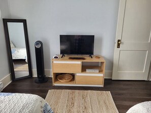 2 chambres, fer et planche à repasser, accès au Wi-Fi (inclus)