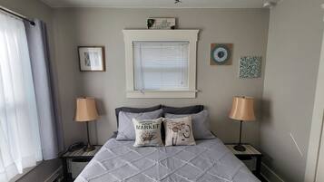 2 slaapkamers, een strijkplank/strijkijzer, gratis wifi, beddengoed