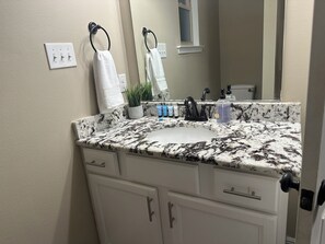 Håndklær, såpe og toalettpapir