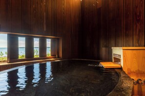 Erillinen kylpyamme ja suihku, ilmaiset hygieniatuotteet