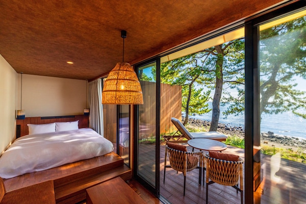 Standaard tweepersoonskamer, balkon, uitzicht op zee | Een kluis op de kamer, verduisterende gordijnen, gratis wifi, beddengoed