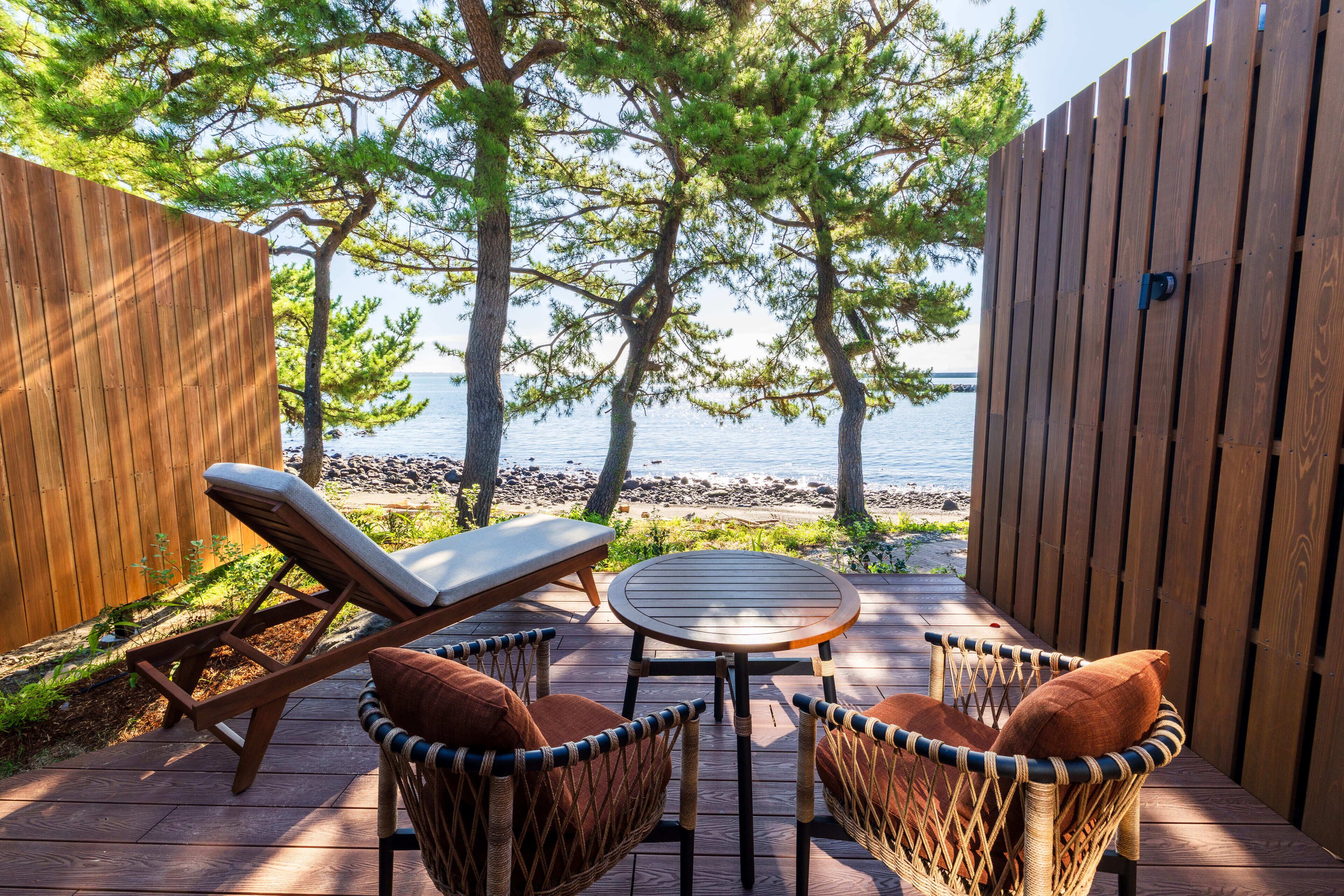 King Room, Non Smoking | In-room safe, blackout curtains, free WiFi, bed sheets