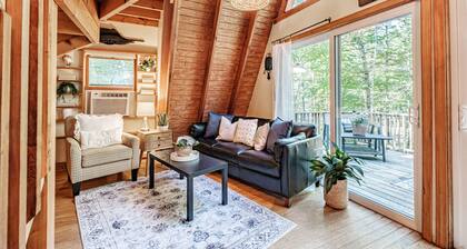 Charming 3-bedroom cottage located on Frye Island on Sebago Lake Maine