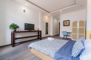 6 bedrooms, iron/ironing board, WiFi, bed sheets - Charming 6-bedroom house-Max16People-1km to Bui Vien-CityCentral HCM (Hồ Chí Minh)