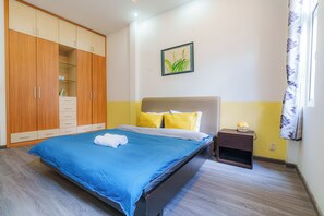 6 habitaciones, tabla de planchar con plancha, internet y ropa de cama 