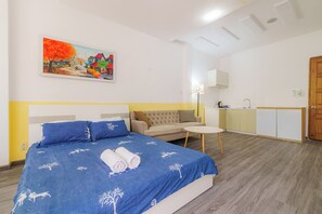 TV - Charming 6-bedroom house-Max16People-1km to Bui Vien-CityCentral HCM (Hồ Chí Minh)