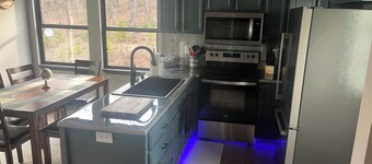 Floating Tree House Near Smith Mountain Lake – Serene & Cozy