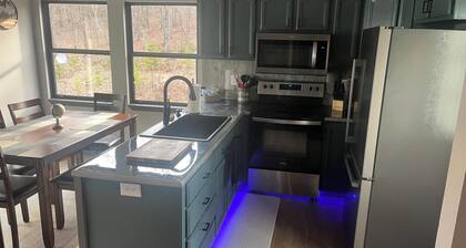 Floating Tree House Near Smith Mountain Lake – Serene & Cozy