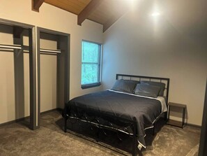 3 bedrooms, iron/ironing board, travel crib, free WiFi