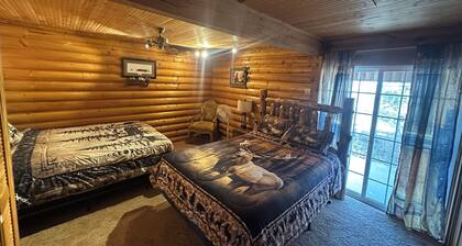 Cozy Hideaway Log Home in Welcoming Jordan MT
