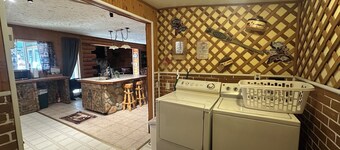 Cozy Hideaway Log Home in Welcoming Jordan MT