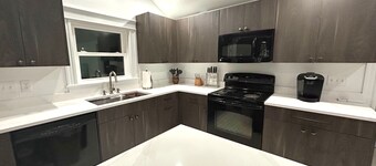 Brand new renovated 2-bedroom cottage in welcoming Wells with AC