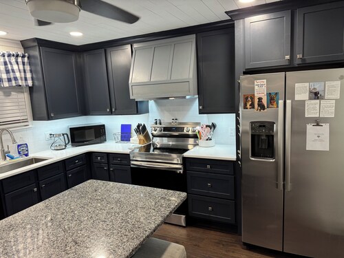 Perfect Auburn Game Day Stay, Off S. College. Pet-friendly!