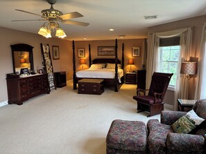 4 bedrooms, WiFi, bed sheets - Spacious, Luxurious, and Convenient Happy Valley PSU Getaway (State College)