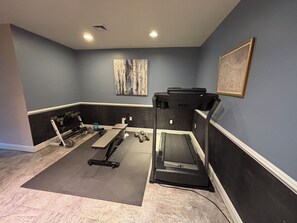 Fitness facility - Spacious, Luxurious, and Convenient Happy Valley PSU Getaway (State College)