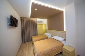 Room - New Heaven (Sarandë)