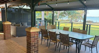 Waters edge retreat, come and relax on the estuary