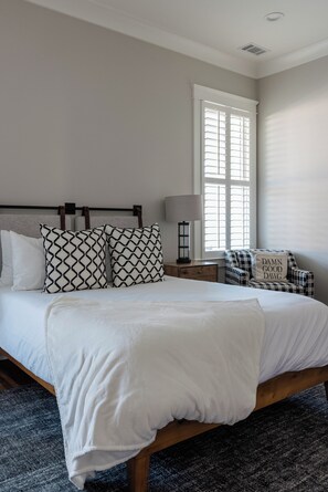 7 bedrooms, iron/ironing board, WiFi, bed sheets
