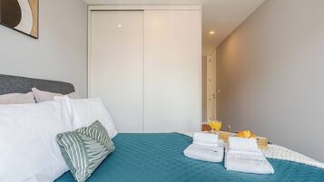 2 slaapkamers, een strijkplank/strijkijzer, gratis wifi, beddengoed