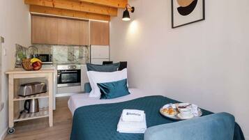 1 bedroom, iron/ironing board, travel cot, free WiFi