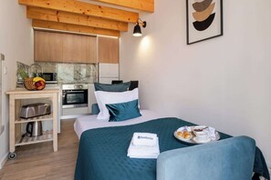 1 bedroom, iron/ironing board, travel cot, free WiFi