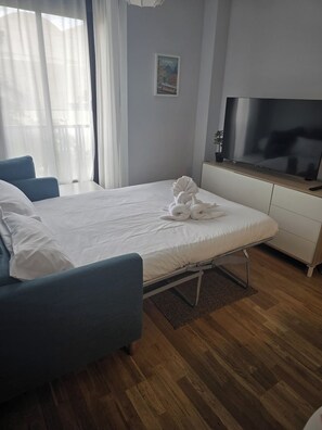 Iron/ironing board, WiFi, bed sheets