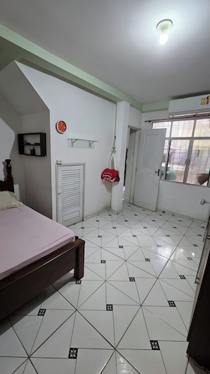 4 bedrooms, WiFi, bed sheets