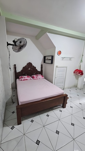 4 bedrooms, WiFi, bed sheets
