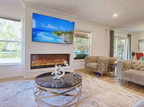 Luxe Lakefront downtown villa Universal Disney