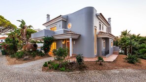 Exterior - Portugal Luxury rental Villa in Vale do Lobo with pool and games room for endless entertainment (Vale do Lobo)