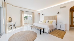 5 Schlafzimmer, Schreibtisch, Bügeleisen/Bügelbrett, kostenloses WLAN