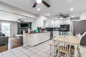 Fridge, microwave, oven, stovetop - Spacious Home with Game Room, Fire Pit, near Arlington, DFW (Bedford)