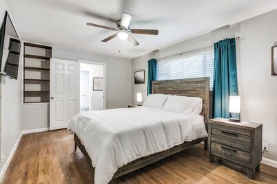 Spacious Home with Game Room, Fire Pit, near Arlington, DFW