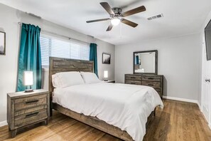 4 dormitoris, escriptori, planxa i posts de planxar i wifi gratuïta 