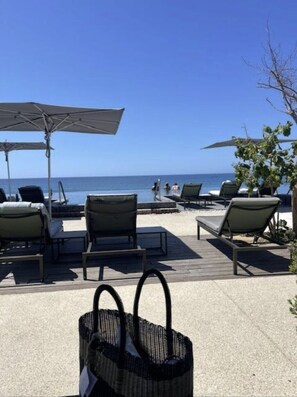 4 Außenpools, Cabañas (gegen Gebühr), Sonnenschirme