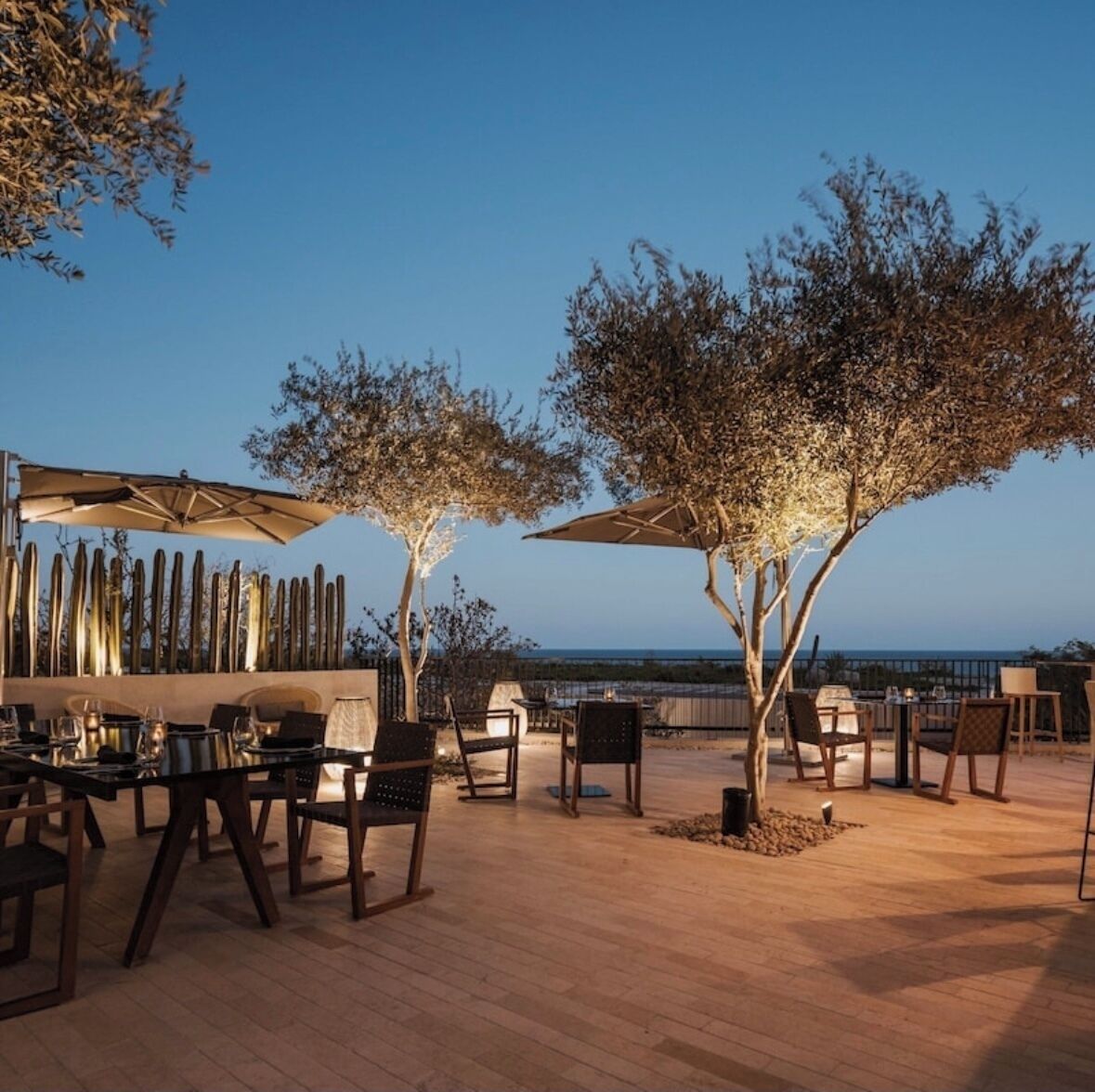 6 restaurantes, se sirven desayunos, cenas y cocina americana