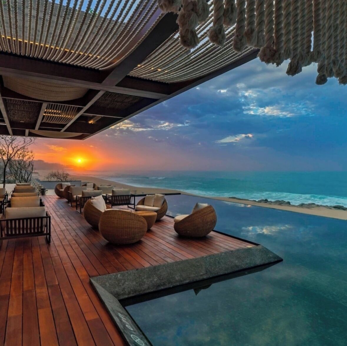 4 outdoor pools, pool cabanas (surcharge), pool umbrellas