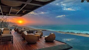 4 outdoor pools, pool cabanas (surcharge), pool umbrellas