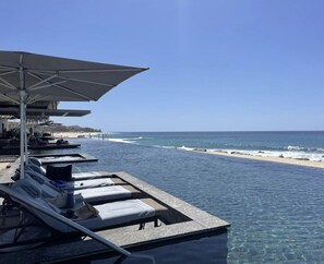 3 barer/lounger, bar i poolen och bar vid poolen