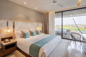 Luksusvilla, havutsikt | Sengetøy av topp kvalitet, dundyner, minibar og safe på rommet