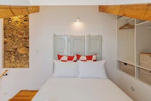 1 bedroom, iron/ironing board, travel cot, WiFi