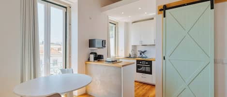 Microwave, oven, stovetop, coffee/tea maker