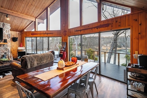 Norris Lake Cabin | Dock + Kayaks + Games